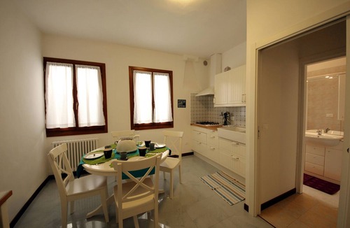 Castello Apartment | Luminous apartment with garden