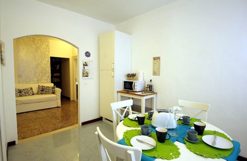 Castello Apartment | Luminous apartment with garden