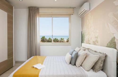 Pozzallo Apartment | LunaNera Suite - Sea View beach at 20 mt