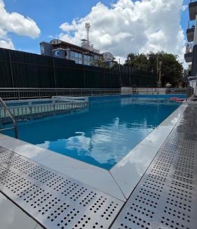 Westlands Apartment | Luxury 2BR, King & Queen Beds, 13th Floor City Views, Pool & Gym, Westlands