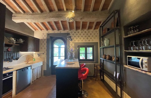 Citta della Pieve House | Luxury 6BR Estate with Heated Pool, Wine Tastings & Cooking Classes