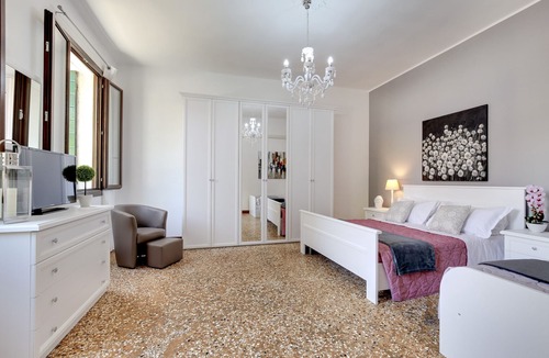 Dorsoduro Apartment | Luxury Apartment ideal for large families and groups - Accademia area