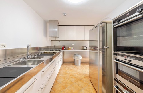 Rione VI Parione Apartment | Luxury Apartment in Piazza Farnese | Walk to Everything | Quiet & Central