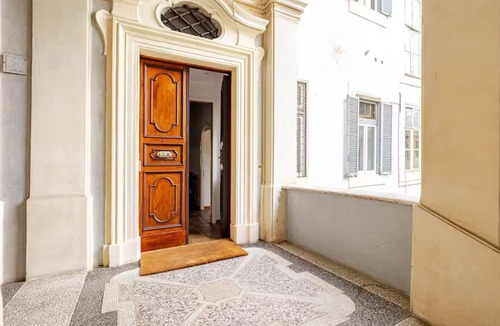 Rione VI Parione Apartment | Luxury Apartment in Piazza Farnese | Walk to Everything | Quiet & Central