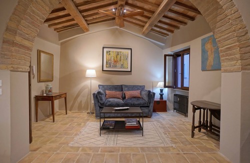 Montone Apartment | Luxury one bedroom apartment in the main Piazza of historic Montone