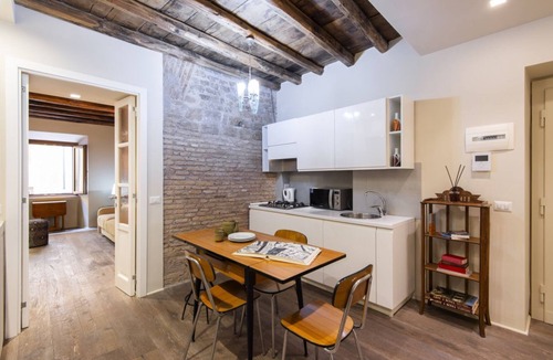 Monti Apartment | Luxury One Bedroom Fori Imperiali