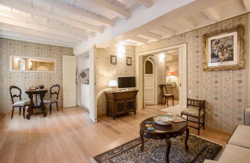 Rione II Trevi Apartment | Luxury Suite with Direct Trevi Fountain View Romantic Stay
