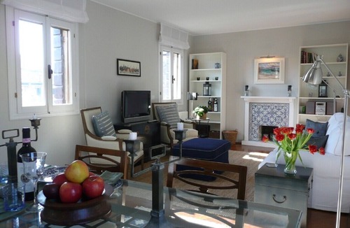 Dorsoduro Apartment | Luxury, sunny 1 bedroom apartment with large panoramic roof terrace.