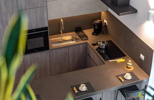 Municipio 1 Apartment | 'Luxury Terrazza' Apartment with Sea View, Wi-Fi, and Air Conditioning