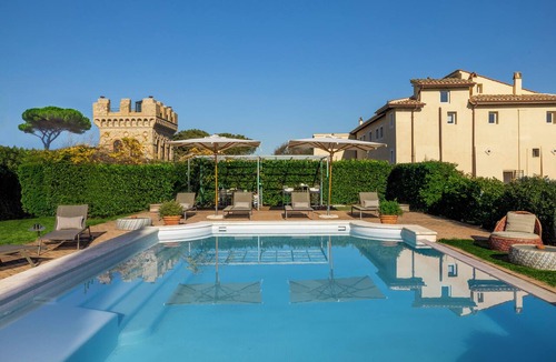 Trionfale Apartment | Luxury Tower with Private Pool and a View of the Vatican