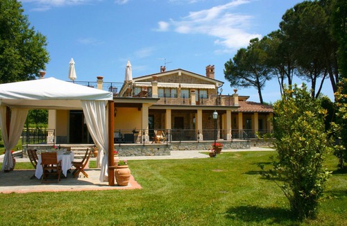 Castiglion Fiorentino Villa | Luxury villa with private pool and large garden on the outskirts of Castiglion Fiorentino, reachable