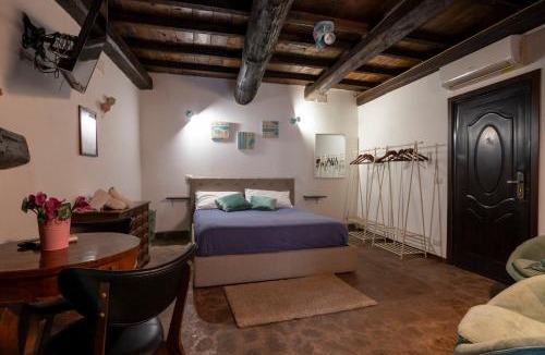 Sutri Apartment | Maestosa Maison della Cattedrale, 3 piani storici tutti per voi!