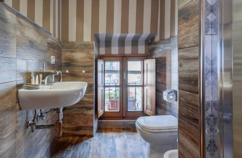 San Martino Al Cimino Bed & Breakfast | Maidalchini Room at La Locanda Cisterecense