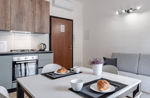 Peretola Apartment | Maison Josephine Florence Apartment with Balcony, Wi-Fi, Parking, and Air Conditioning