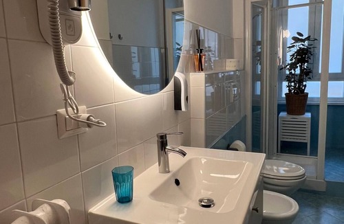 Tuscolano Apartment | Maison Roberto - 7 minutes away from Colli Albani station, residential