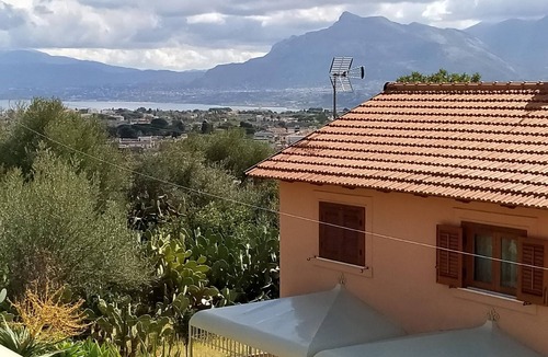 Porticello House | Manderino-Panoramasuite mit Park und Pool by Interhome