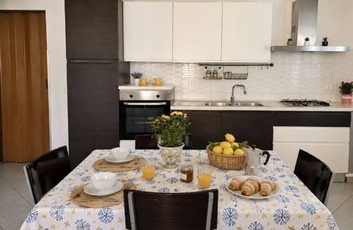 Pozzallo Apartment | Mariposa blu 2 mins to the main beach