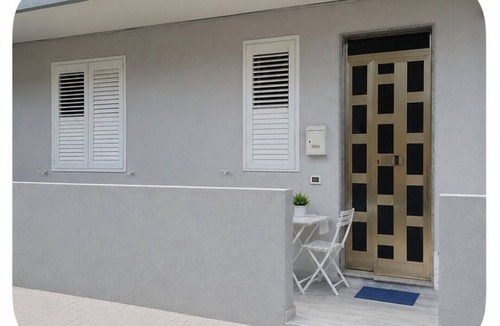 Pozzallo Apartment | Mariposa blu 2 mins to the main beach