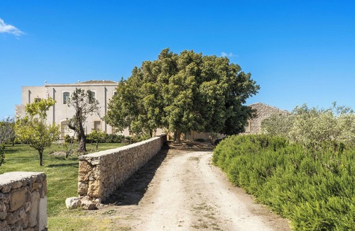 Noto House | Masseria Baroni Luxurious Sicilian Countryside Retreat; Relax and Explore.