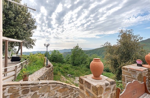 Serramezzana Apartment | 'Materazzi' Room with Mountain View, Wi-Fi and Air Conditioning