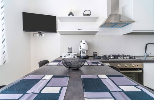 Avola Apartment | Mediterranean Elegance – 2nd Floor Apartment with Private Terrace, Wi-Fi & Air Conditioning