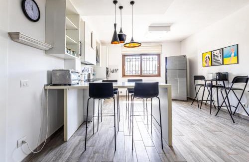 Torvaianica Villa | Mediterranean Retreat - Villa & Private Garden
