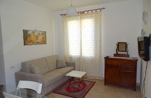 Spello Apartment | Menta apartment in a holiday home with park and swimming pool