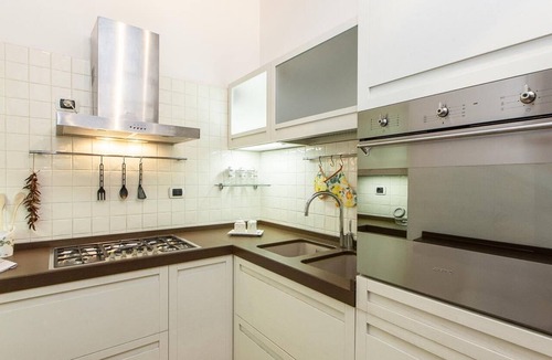 Rione VI Parione Apartment | Mial House Luxury Apartment