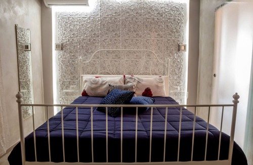 Fiumicino Bed & Breakfast | MODERN AND ROMANTIC VILLA, VERY CLOSE TO THE AIRPORT