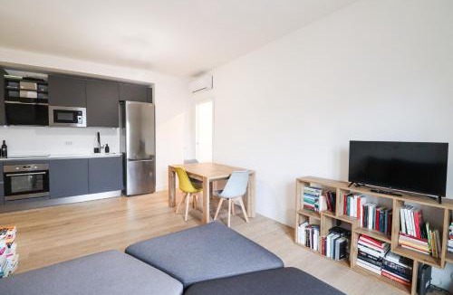 Garbatella Apartment | Modern Deluxe 2 Suites Apartment - 15min Colosseum & Metro 5min - AC, Wifi
