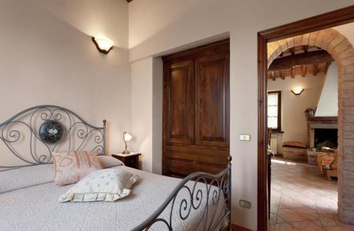 Foiano della Chiana House | Modern Holiday Home in Foiano della Chiana with Pool