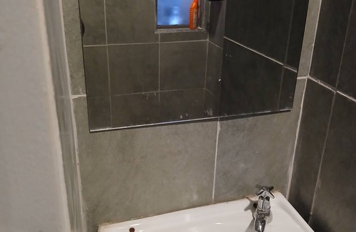 Kiambu Apartment | Modern, secure studio with Wi-Fi, Smart TV & kitchenette in Thindigua.