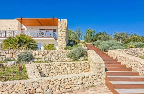 Avola Villa | Modern Villa Set in a Peaceful, Rural Location