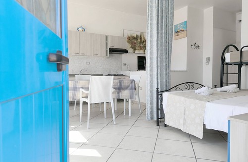 Posto Rosso House | MONOLOCALE LA CORTE SUL MARE