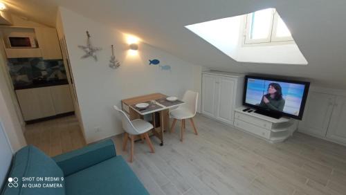 Porto Santo Stefano Apartment | Monolocale mansarda a Porto Santo Stefano Argentario