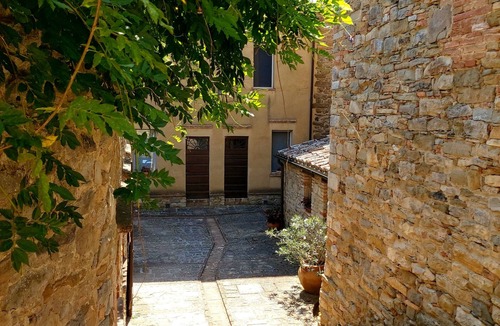Monte Vibiano Vecchio Apartment | Montelagello castle of the 12th century, 65-square-meter apartment