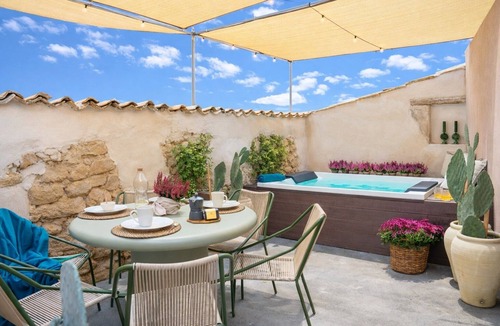 Noto Historic Centre Apartment | Moscato & jacuzzi SicilyMyHome