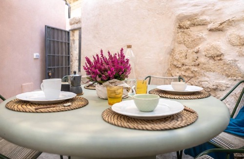 Noto Historic Centre Apartment | Moscato & jacuzzi SicilyMyHome