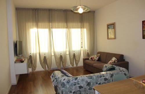 Quartiere XXXIII Lido di Ostia Ponente Apartment | MyHome YourHome Trilocale con balcone