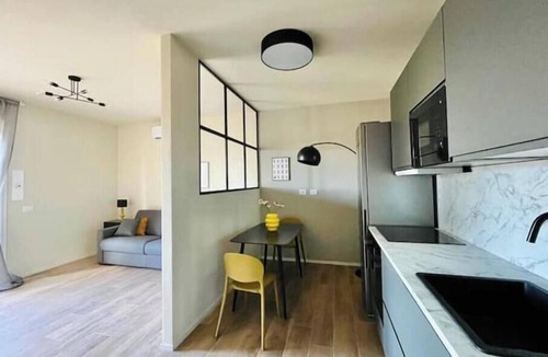 Pisa Apartment | New Apartment with Balcony - 900 m from the Tower, Private Park