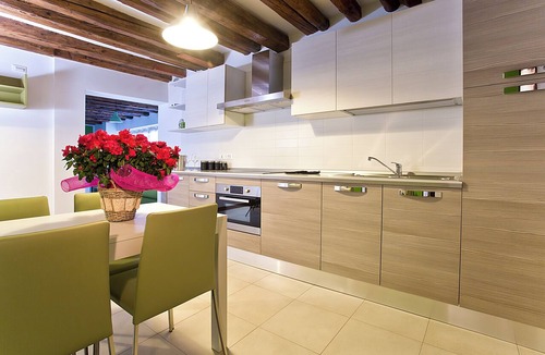 Cannaregio Apartment | New apartment with wifi and exposed beams with lift behind Misericordia
