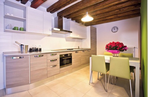 Cannaregio Apartment | New apartment with wifi and exposed beams with lift behind Misericordia