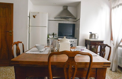 Santa Croce Apartment | New Central, Cozy, 2 bedrooms, living room, free wifi, AC, 51 inch LED TV
