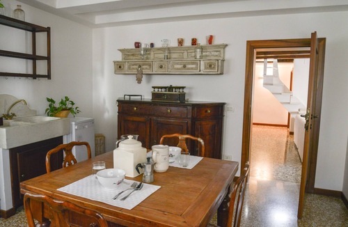 Santa Croce Apartment | New Central, Cozy, 2 bedrooms, living room, free wifi, AC, 51 inch LED TV