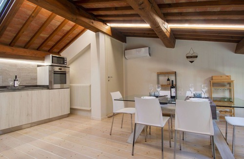 Montopoli in Val d'Arno Apartment | Nice apartment for 6 guests with A/C, WIFI, TV, patio, pets allowed and panoramic view