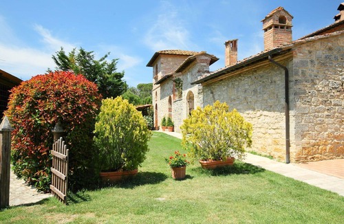 Serre di Rapolano Villa | Nice apartment in villa for 2 people with pool, A/C, WIFI, TV and parking