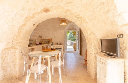 San Vito dei Normanni Apartment | Nice apartment for 3 guests with WIFI, A/C, TV and veranda, close to Ostuni