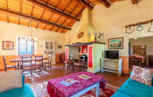 Castiglione del Lago Apartment | Nice Apartment In Castiglione Del Lago