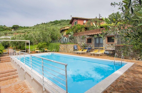 Pieve a Nievole Apartment | Nice apartment for 4 guests with WIFI, hot tub, pool, A/C, TV, patio and pets allowed