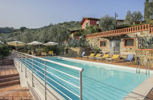 Pieve a Nievole Apartment | Nice apartment for 4 guests with WIFI, hot tub, pool, A/C, TV, patio and pets allowed